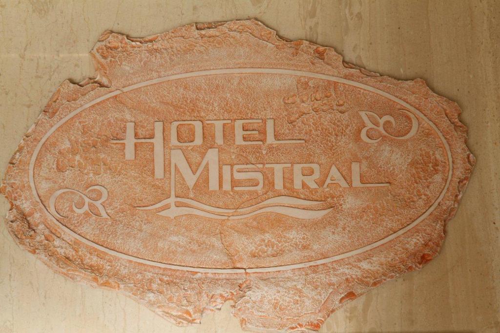 Hotel Mistral Pireusz Kültér fotó