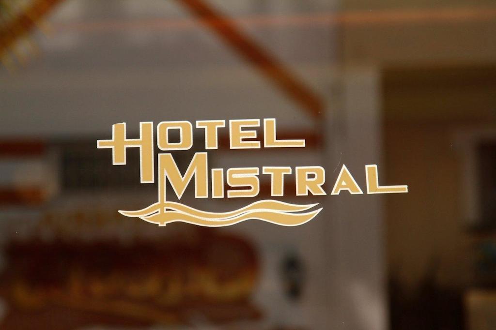 Hotel Mistral Pireusz Kültér fotó